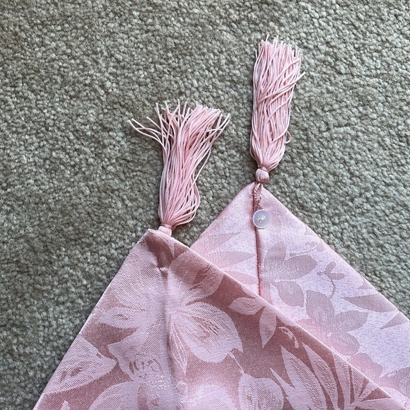 Vintage Light Pink Damask Floral Table Runner - Picture 7 of 8